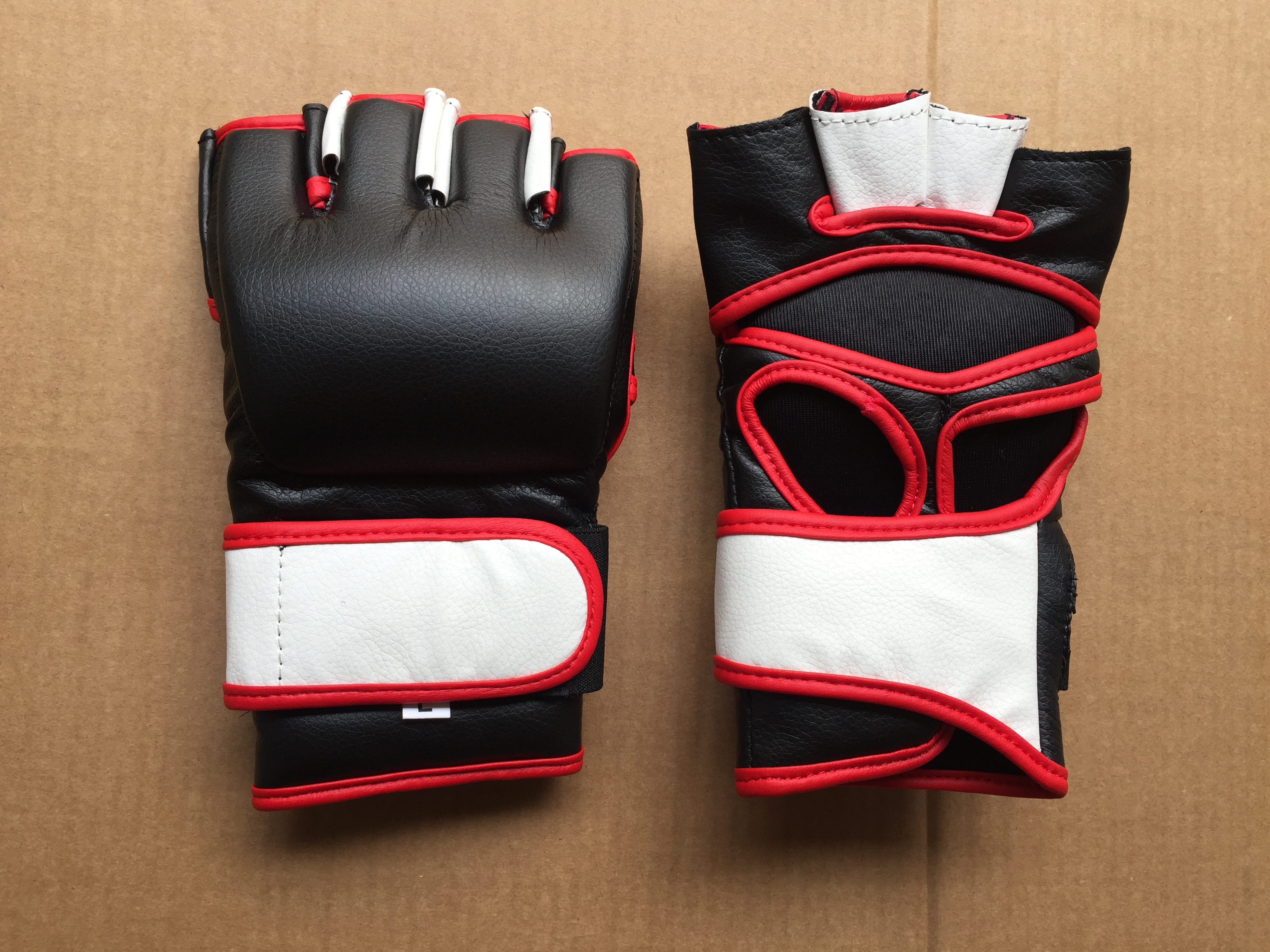 MMA GLOVES 